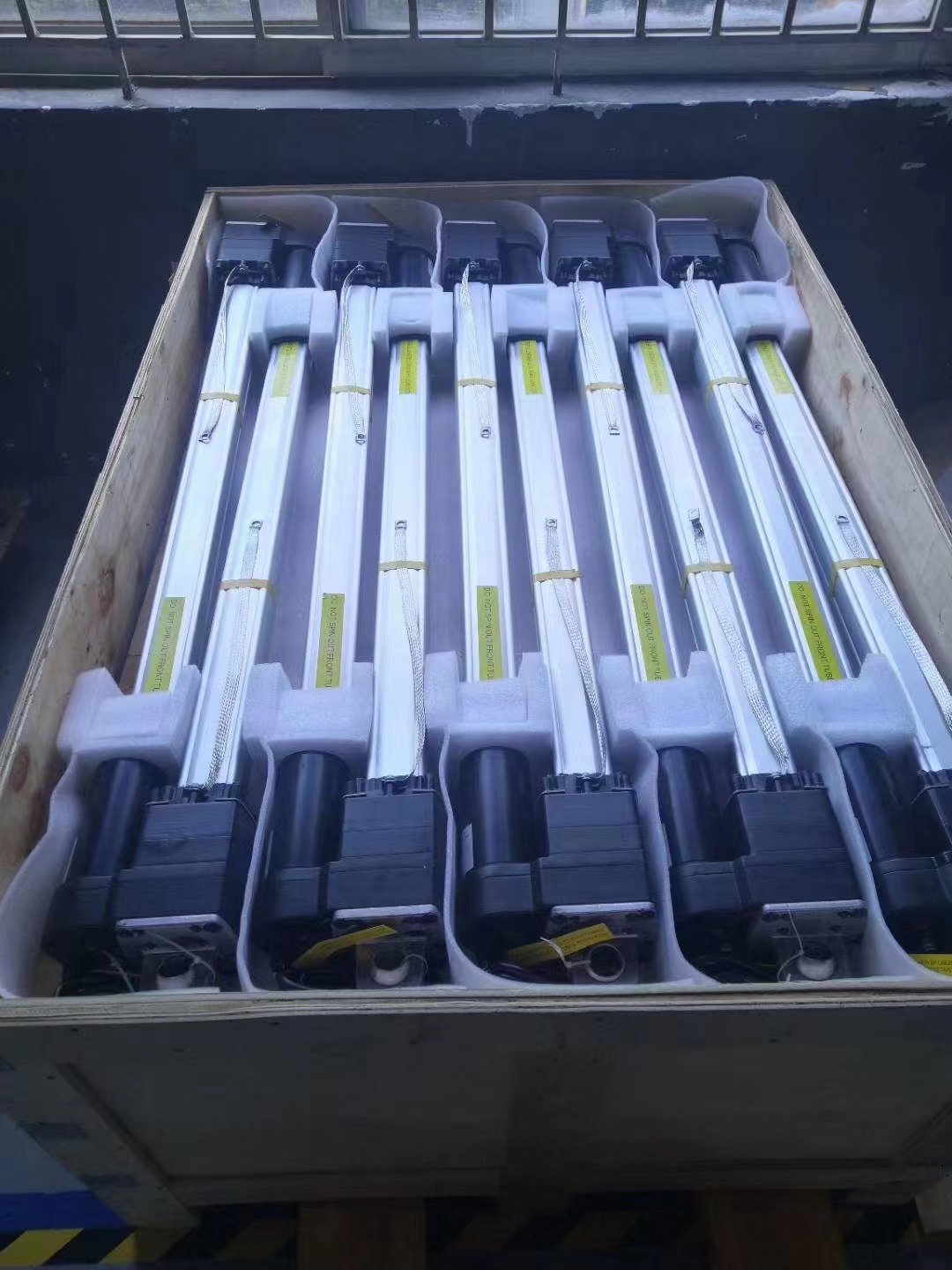 Linearaktuatoren sind eine häufig verwendete elektronische Komponente, die eine präzise Steuerung und Einstellung einer linearen Bewegung ermöglicht